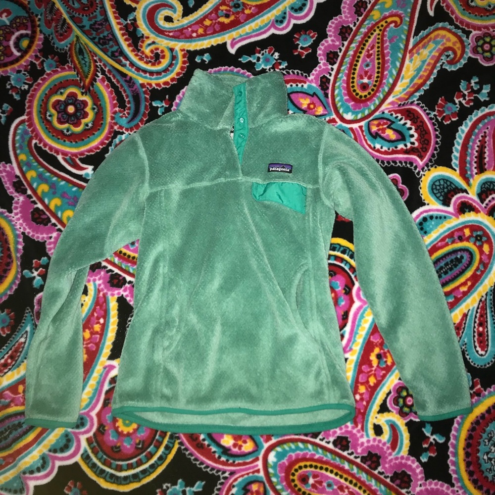 Green Patagonia pullover